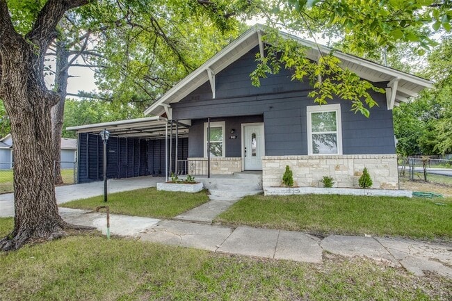 Building Photo - 902 Clark St