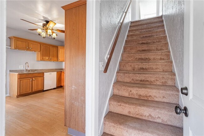 Building Photo - 41 Oak St