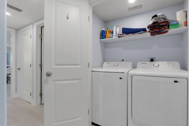 Building Photo - 3400 Gulf Shore Blvd N