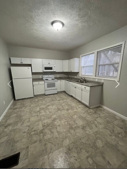 Building Photo - 639 N 7th St