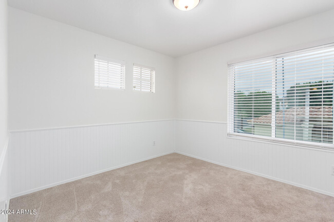 Building Photo - 7217 W Crest Ln