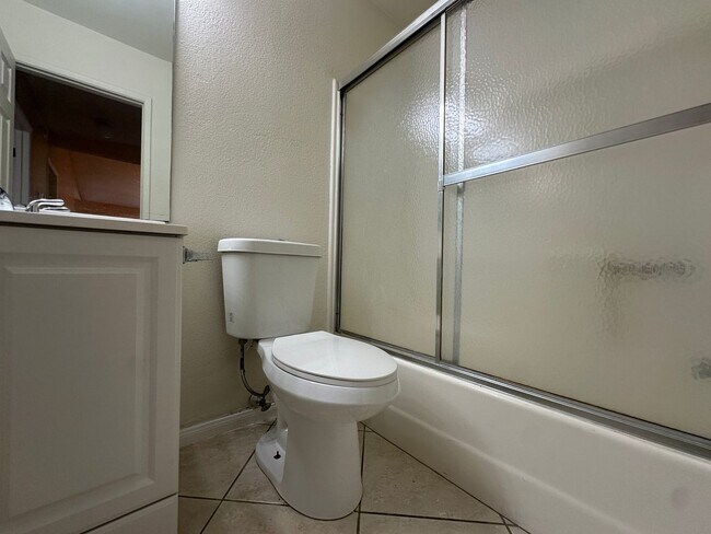 Building Photo - Single Story Home with 3 bedrooms