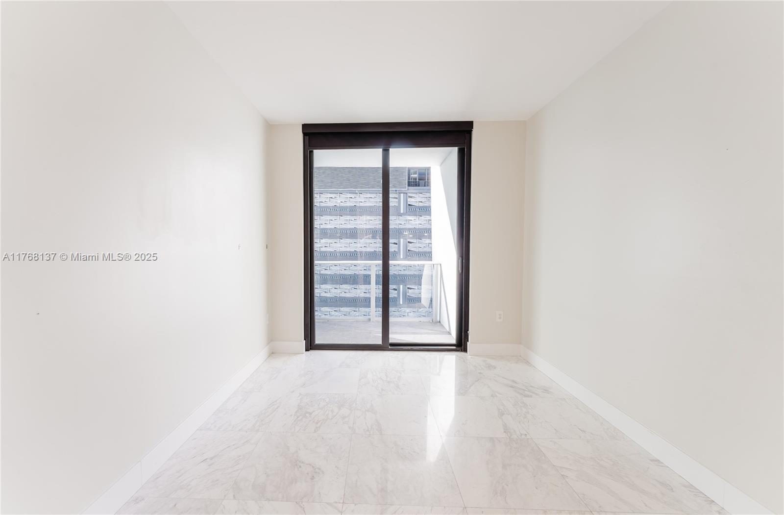 Building Photo - 1010 Brickell Ave