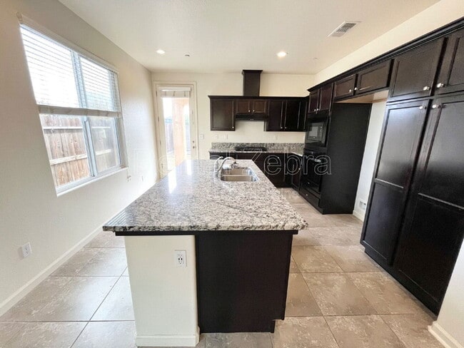 Building Photo - 4304 Strathmore Pl