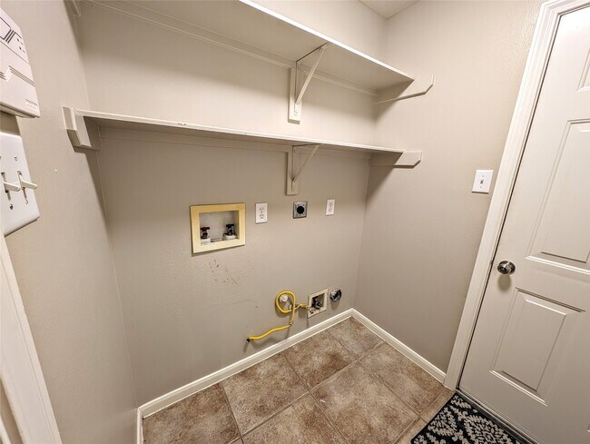 Building Photo - 707 Lytton Springs Way