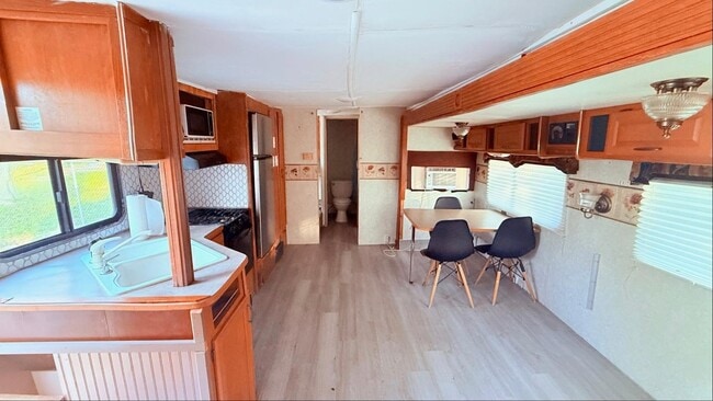 Building Photo - 6806 Treefern Dr