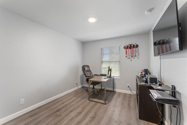 Building Photo - 829 Margay Lp