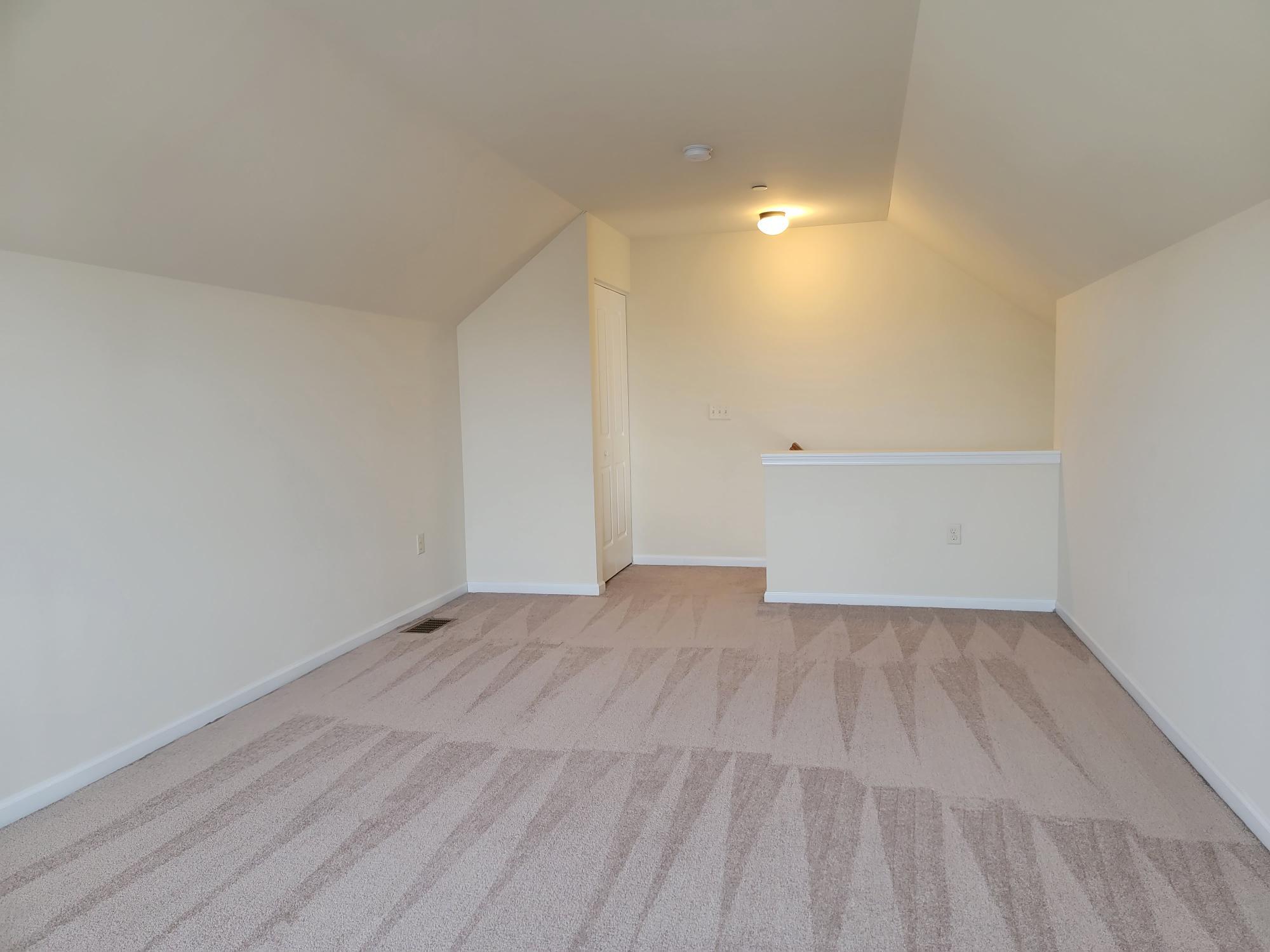 Building Photo - 726 Farmwood Ln