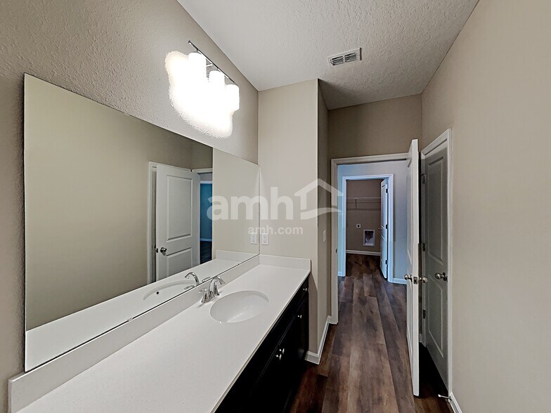 Building Photo - 245 Hemlock Pt