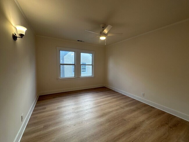 Building Photo - East Side Charming Home