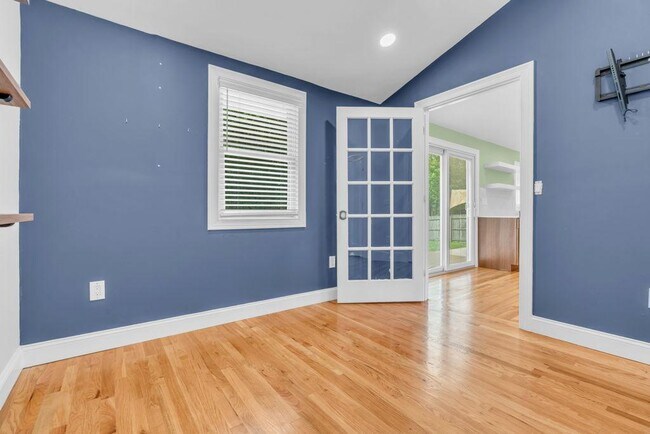 Building Photo - 61 Cornell Dr