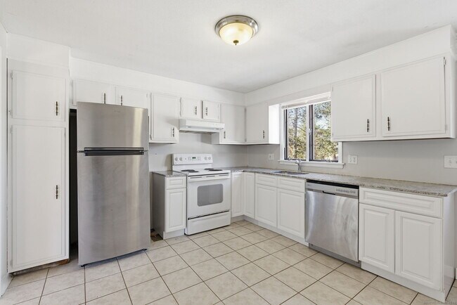 Building Photo - 8 Cherryfield Dr