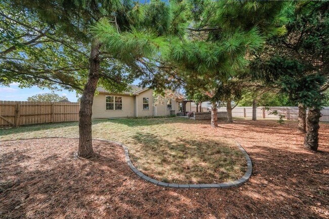 Building Photo - 4 Bed / 3 Bath ranch home