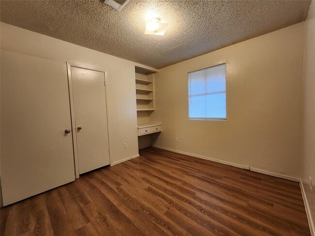 Building Photo - 6909 Cooper Ln
