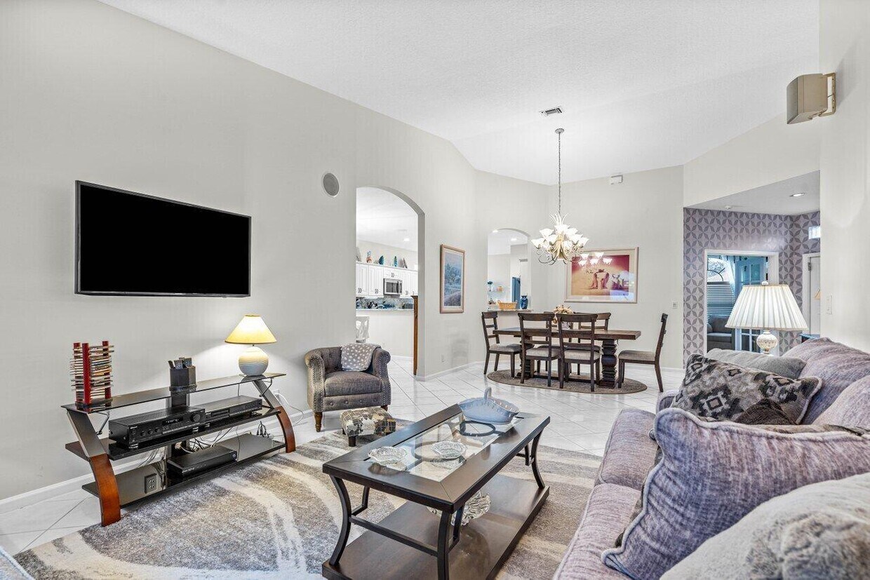 Building Photo - 9756 Arbor View Dr S