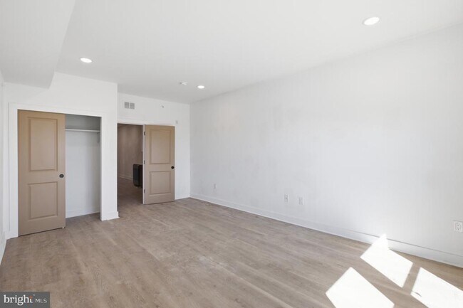 Building Photo - 669 N 39th St