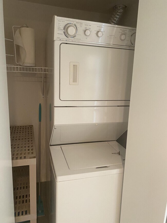 Building Photo - 5621 Fauntleroy Way SW