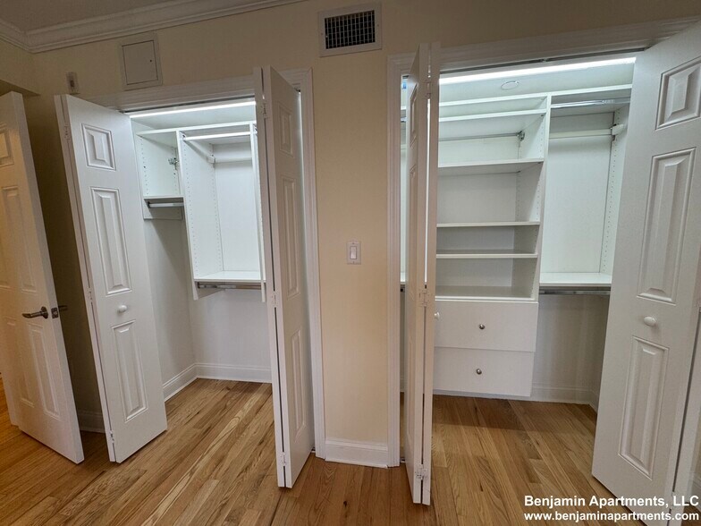 Building Photo - 5 Chauncy St