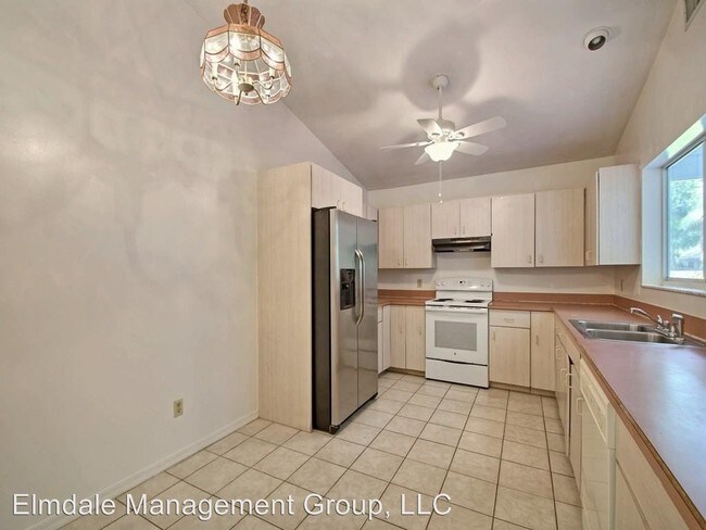 Building Photo - 3 br, 2 bath House - 774 24th Sq