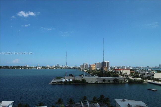 Building Photo - 7910 Harbor Island Dr