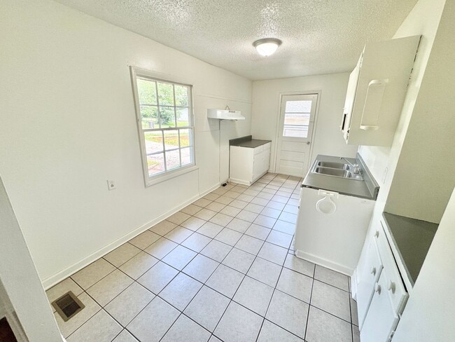Building Photo - Statesville - 3BR/1BA
