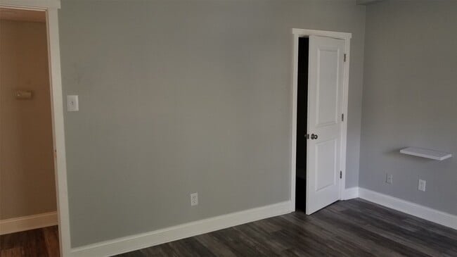 Building Photo - 2100 Tanglewilde St