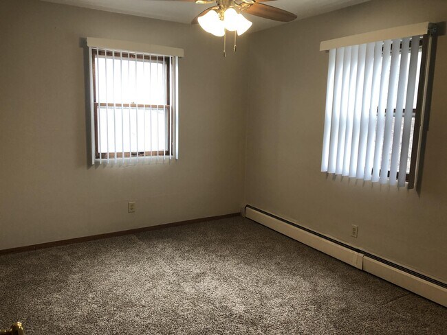 Building Photo - 1640 Cumberland St