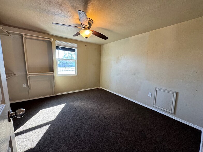 Building Photo - 422 S Lincoln Ave