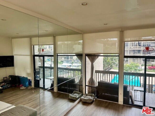 Building Photo - 7217 Marina Pacifica Dr S