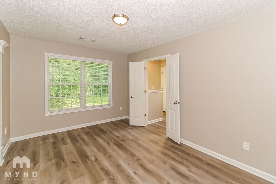 Building Photo - 203 Peachtree Glen Dr