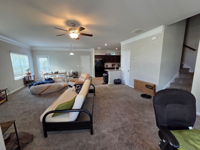 Building Photo - Gorgeous 3 bedroom home!