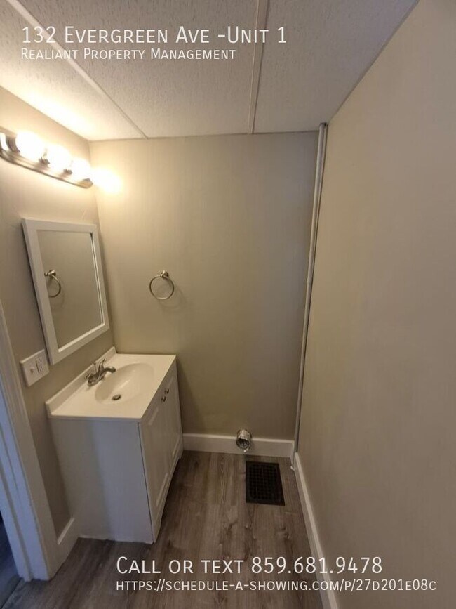 Building Photo - 132 Evergreen Ave