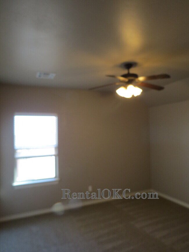 Building Photo - Stunning 3 Bed/2 Bath with office with bea...
