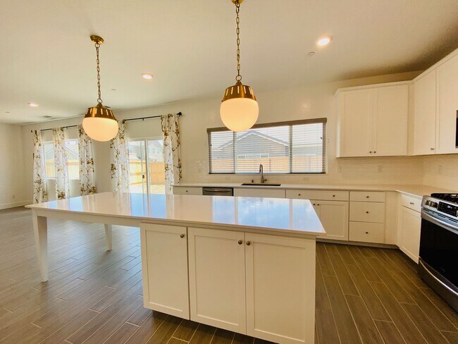 Building Photo - $3,000 Clovis & Shepherd, 4 Bedroom - Lest...