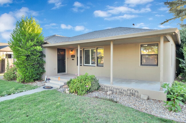 Building Photo - 1301 S Lee Ave