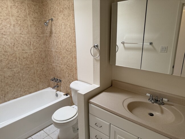 Building Photo - 532 Berry Rd NW