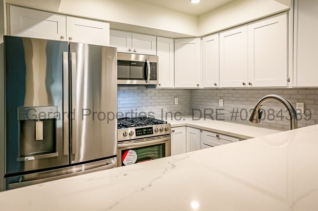 Primary Photo - 3 bedroom Townhome with downstairs primary...