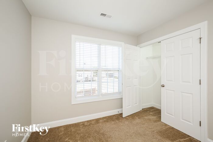Building Photo - 5816 Brakenwood Dr