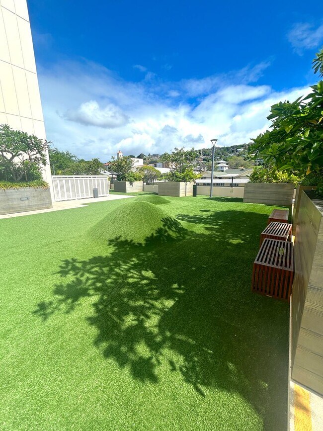 Building Photo - Available Now - High Floor Studio Apartmen...