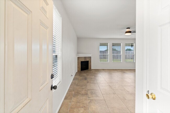 Building Photo - 2437 Aspen Dale Dr