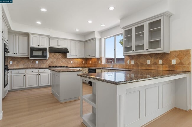 Building Photo - 1105 Rock Harbor Point