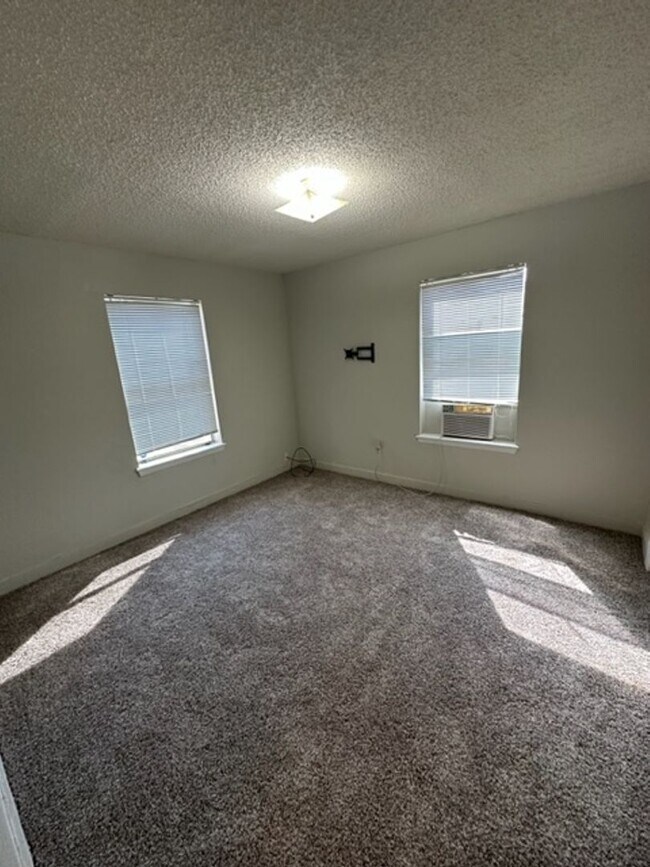 Building Photo - 1301 Sewell St