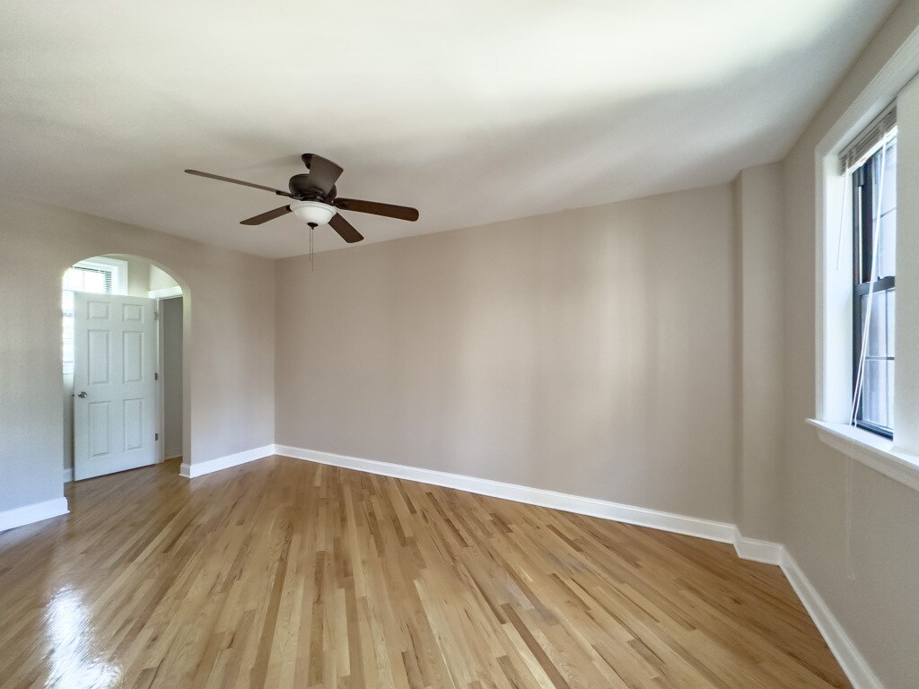 Building Photo - 890 Green Bay Rd