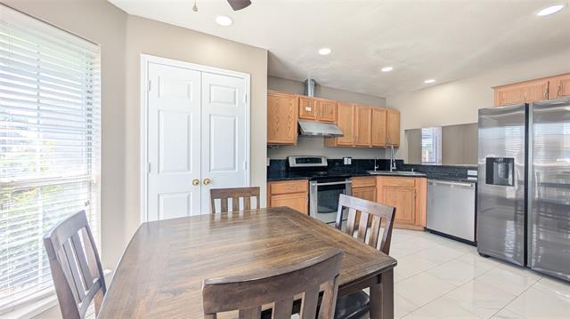 Building Photo - 5718 Creekridge Dr