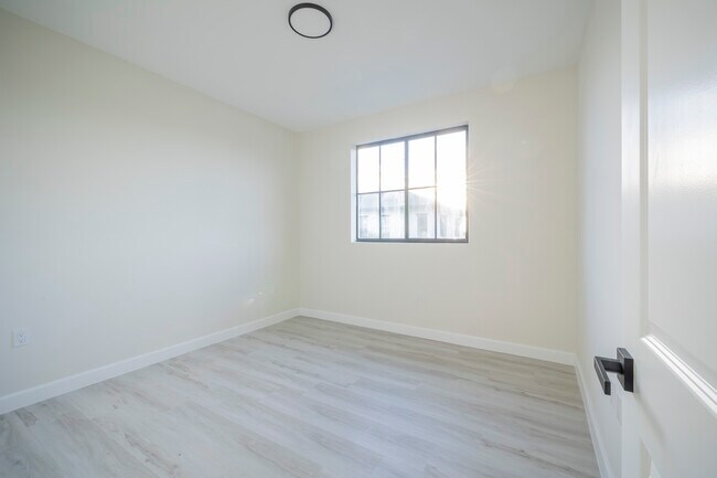 Building Photo - 18020 SW 103rd Ave