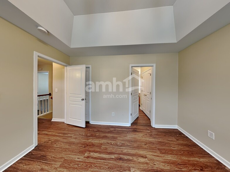 Building Photo - 11112 Heritage Green Dr
