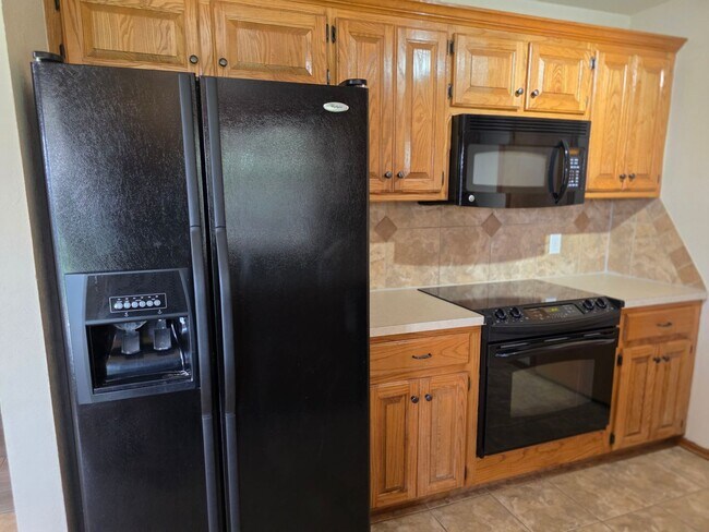 Building Photo - Great Home in Edmond School District + Ref...