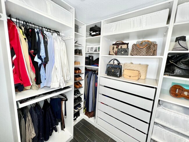 Building Photo - 5120 Bridge St