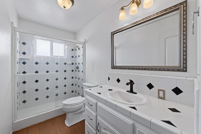 Building Photo - 4105 E Perrin Ave