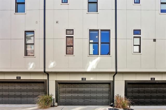 Building Photo - 640 S Pearl Expy